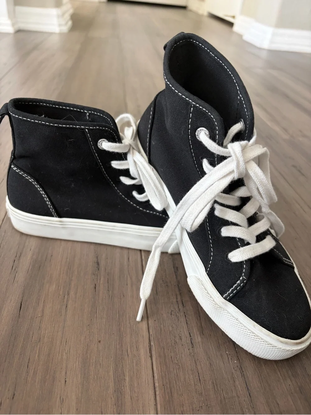 Kids black hi-top sneakers (similar to Converse) - size 1 - Old Navy